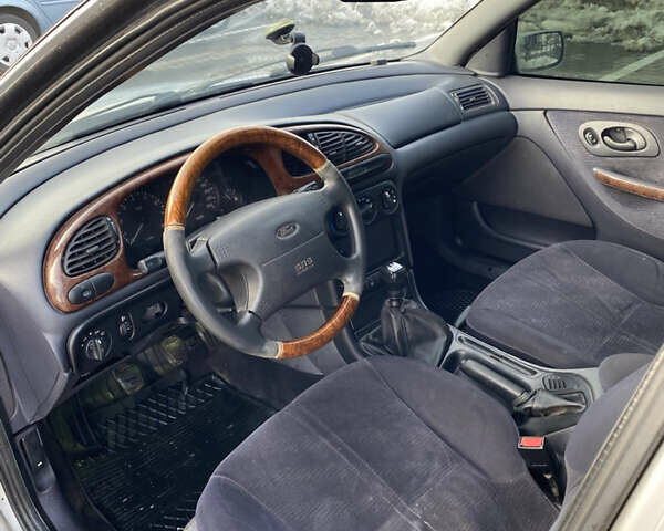 Серый Форд Мондео, объемом двигателя 2.5 л и пробегом 625 тыс. км за 1749 $, фото 7 на Automoto.ua