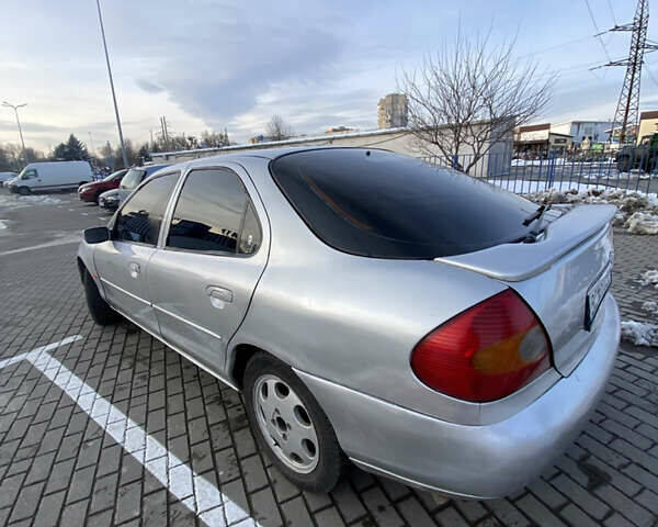 Серый Форд Мондео, объемом двигателя 2.5 л и пробегом 625 тыс. км за 1749 $, фото 6 на Automoto.ua