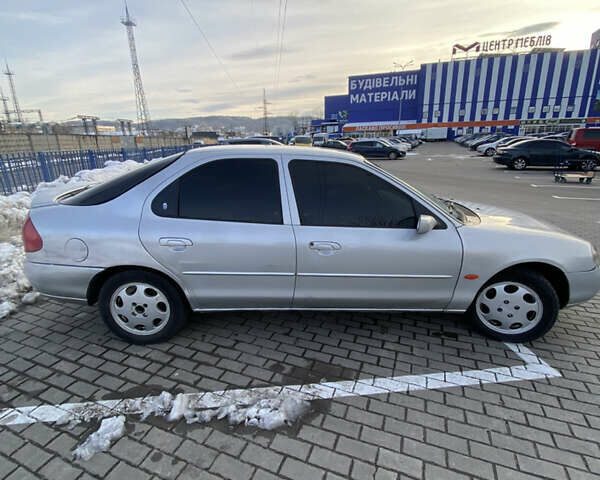 Серый Форд Мондео, объемом двигателя 2.5 л и пробегом 625 тыс. км за 1749 $, фото 4 на Automoto.ua