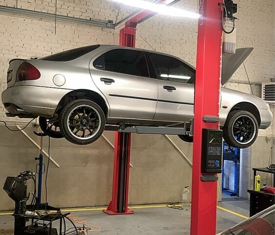 Серый Форд Мондео, объемом двигателя 1.6 л и пробегом 400 тыс. км за 2399 $, фото 7 на Automoto.ua