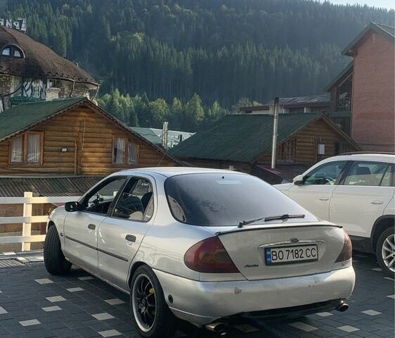 Серый Форд Мондео, объемом двигателя 1.6 л и пробегом 400 тыс. км за 2399 $, фото 5 на Automoto.ua