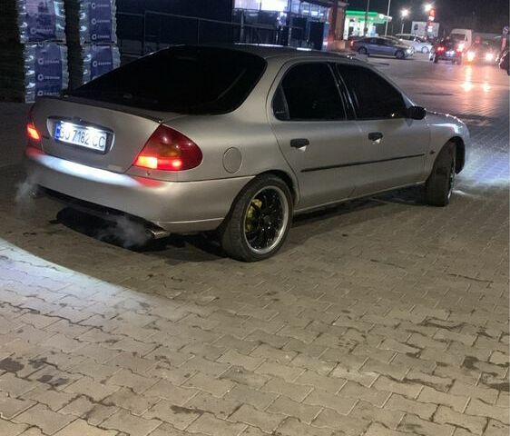 Серый Форд Мондео, объемом двигателя 1.6 л и пробегом 400 тыс. км за 2399 $, фото 10 на Automoto.ua