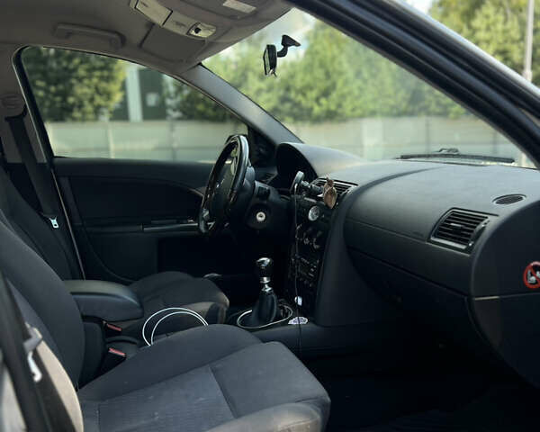 Серый Форд Мондео, объемом двигателя 2 л и пробегом 282 тыс. км за 3700 $, фото 11 на Automoto.ua