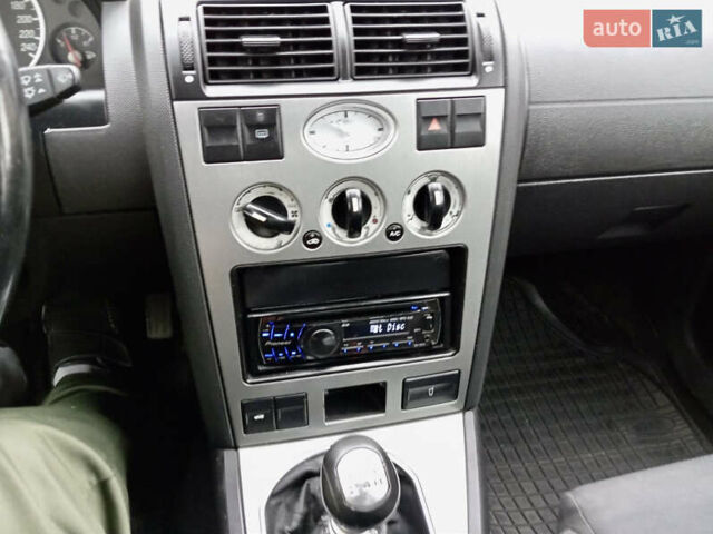 Серый Форд Мондео, объемом двигателя 2 л и пробегом 282 тыс. км за 2550 $, фото 5 на Automoto.ua