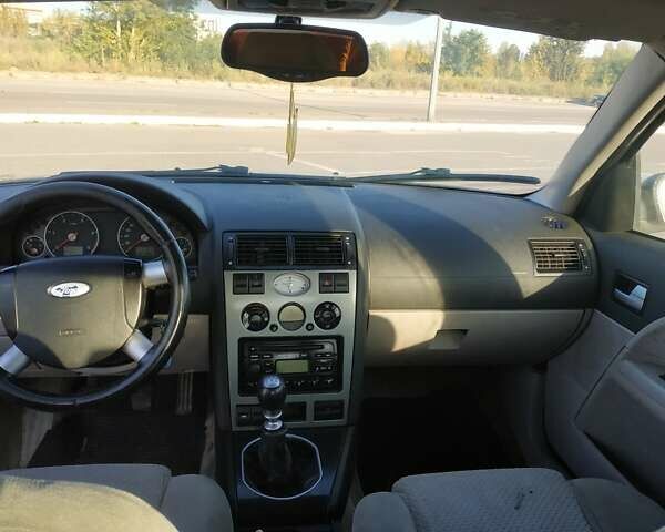 Сірий Форд Мондео, об'ємом двигуна 2 л та пробігом 321 тис. км за 2100 $, фото 53 на Automoto.ua