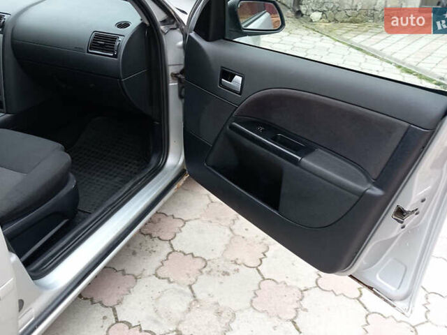 Серый Форд Мондео, объемом двигателя 2 л и пробегом 282 тыс. км за 2550 $, фото 8 на Automoto.ua