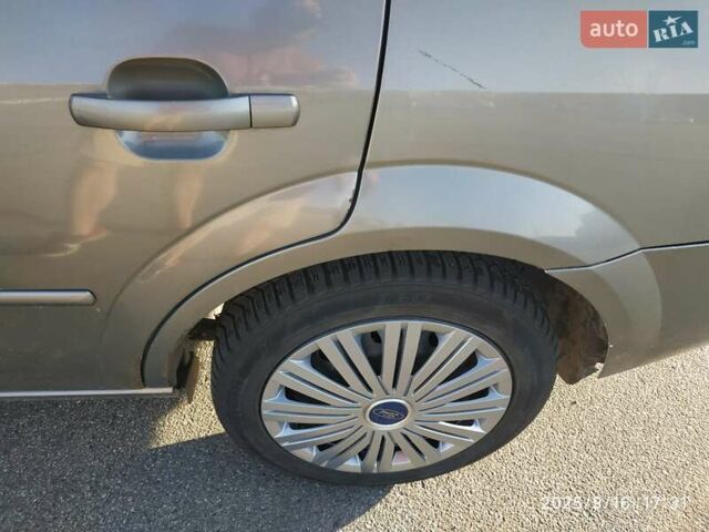 Сірий Форд Мондео, об'ємом двигуна 2 л та пробігом 321 тис. км за 2100 $, фото 29 на Automoto.ua