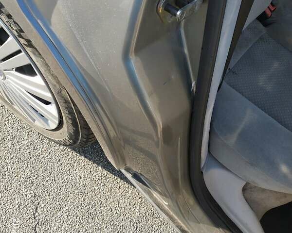 Сірий Форд Мондео, об'ємом двигуна 2 л та пробігом 321 тис. км за 2100 $, фото 36 на Automoto.ua