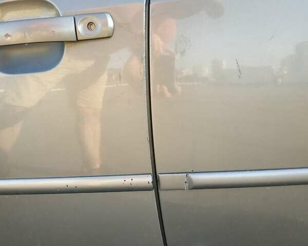 Сірий Форд Мондео, об'ємом двигуна 2 л та пробігом 321 тис. км за 2100 $, фото 28 на Automoto.ua