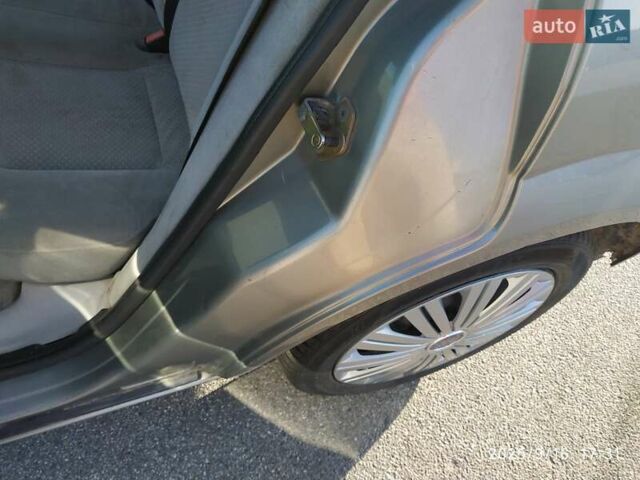 Сірий Форд Мондео, об'ємом двигуна 2 л та пробігом 321 тис. км за 2100 $, фото 30 на Automoto.ua