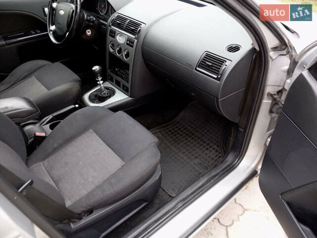 Серый Форд Мондео, объемом двигателя 2 л и пробегом 282 тыс. км за 2550 $, фото 4 на Automoto.ua