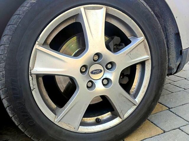 Серый Форд Мондео, объемом двигателя 2 л и пробегом 257 тыс. км за 3500 $, фото 9 на Automoto.ua