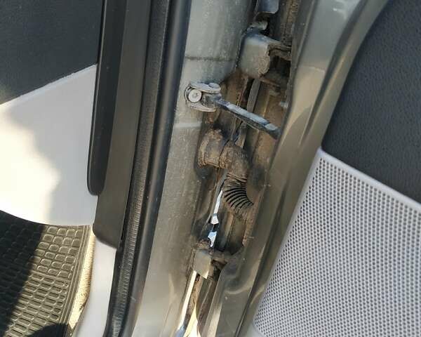 Сірий Форд Мондео, об'ємом двигуна 2 л та пробігом 321 тис. км за 2100 $, фото 41 на Automoto.ua