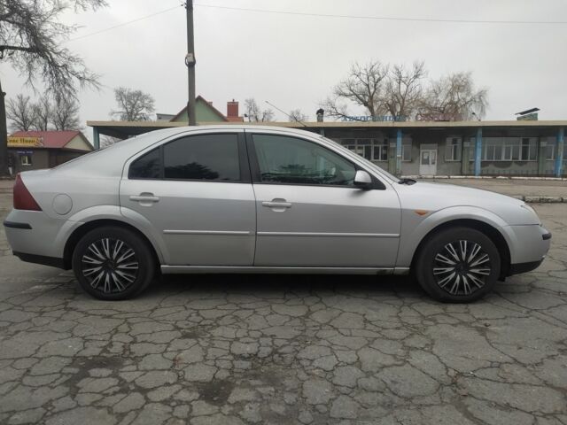 Серый Форд Мондео, объемом двигателя 1.8 л и пробегом 360 тыс. км за 3150 $, фото 6 на Automoto.ua