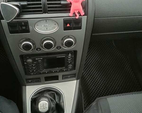 Серый Форд Мондео, объемом двигателя 2 л и пробегом 314 тыс. км за 2700 $, фото 15 на Automoto.ua