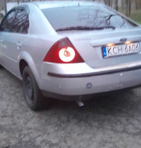 Серый Форд Мондео, объемом двигателя 2 л и пробегом 337 тыс. км за 1000 $, фото 4 на Automoto.ua