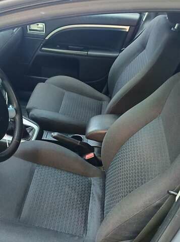 Сірий Форд Мондео, об'ємом двигуна 1.8 л та пробігом 226 тис. км за 4100 $, фото 1 на Automoto.ua