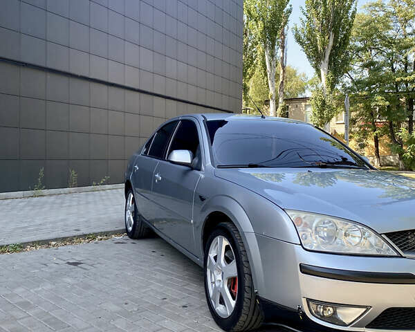 Сірий Форд Мондео, об'ємом двигуна 1.8 л та пробігом 269 тис. км за 5200 $, фото 5 на Automoto.ua