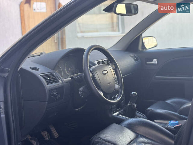 Сірий Форд Мондео, об'ємом двигуна 2 л та пробігом 324 тис. км за 3300 $, фото 6 на Automoto.ua