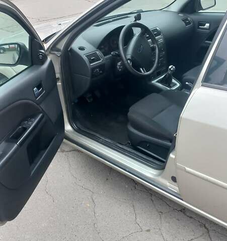 Форд Мондео 2004 в Киеве на Automoto.ua Серый Форд Мондео, объемом двигателя 2 л и пробегом 370 тыс. км за 3300 $, фото 5 на Automoto.ua