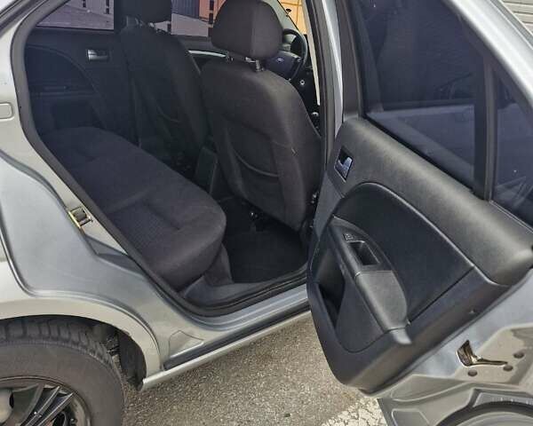 Форд Мондео 2004 в Харькове на Automoto.ua Серый Форд Мондео, объемом двигателя 1.8 л и пробегом 227 тыс. км за 5200 $, фото 11 на Automoto.ua