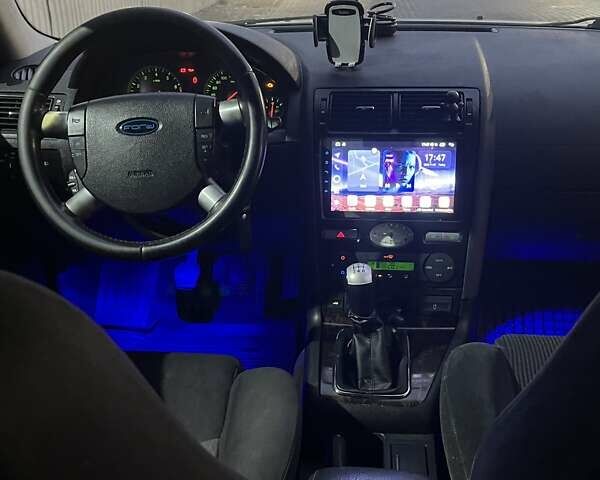 Серый Форд Мондео, объемом двигателя 1.8 л и пробегом 298 тыс. км за 4000 $, фото 11 на Automoto.ua