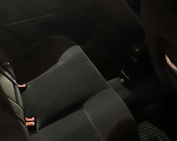 Серый Форд Мондео, объемом двигателя 1.8 л и пробегом 298 тыс. км за 4000 $, фото 9 на Automoto.ua