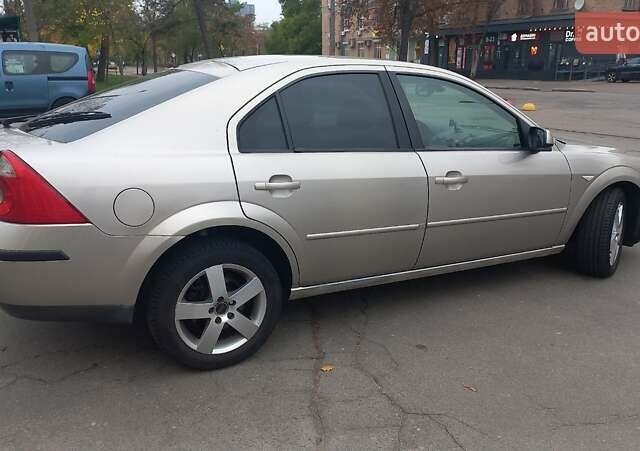 Форд Мондео 2004 в Киеве на Automoto.ua Серый Форд Мондео, объемом двигателя 2 л и пробегом 370 тыс. км за 3300 $, фото 2 на Automoto.ua