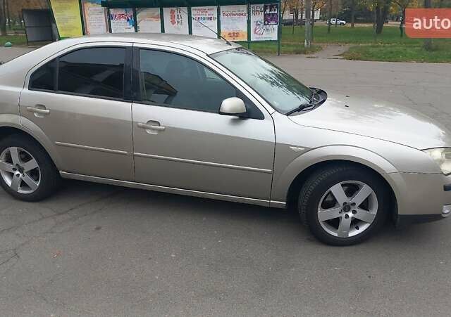 Форд Мондео 2004 в Киеве на Automoto.ua Серый Форд Мондео, объемом двигателя 2 л и пробегом 370 тыс. км за 3300 $, фото 11 на Automoto.ua