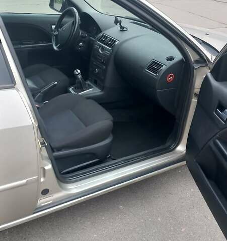 Форд Мондео 2004 в Киеве на Automoto.ua Серый Форд Мондео, объемом двигателя 2 л и пробегом 370 тыс. км за 3300 $, фото 8 на Automoto.ua