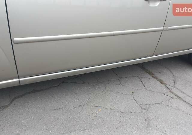 Форд Мондео 2004 в Киеве на Automoto.ua Серый Форд Мондео, объемом двигателя 2 л и пробегом 370 тыс. км за 3300 $, фото 12 на Automoto.ua