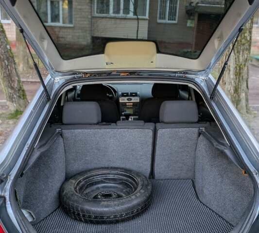 Сірий Форд Мондео, об'ємом двигуна 2 л та пробігом 271 тис. км за 3900 $, фото 12 на Automoto.ua