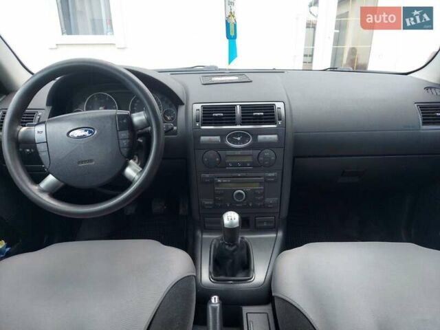 Серый Форд Мондео, объемом двигателя 2 л и пробегом 318 тыс. км за 4800 $, фото 4 на Automoto.ua