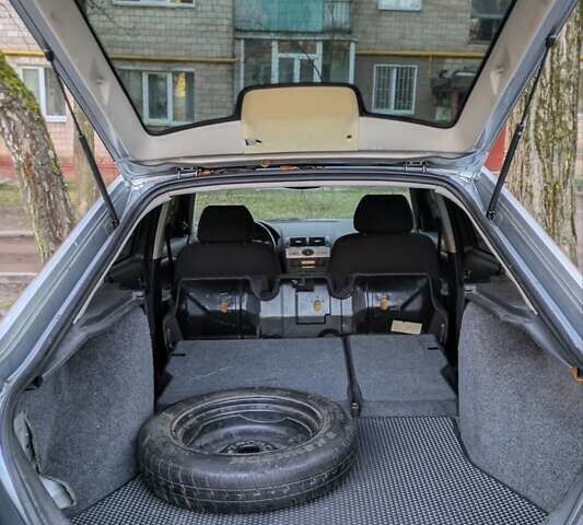 Сірий Форд Мондео, об'ємом двигуна 2 л та пробігом 271 тис. км за 3900 $, фото 13 на Automoto.ua