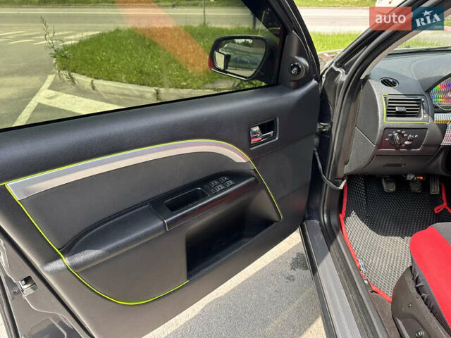 Серый Форд Мондео, объемом двигателя 2 л и пробегом 284 тыс. км за 4500 $, фото 1 на Automoto.ua