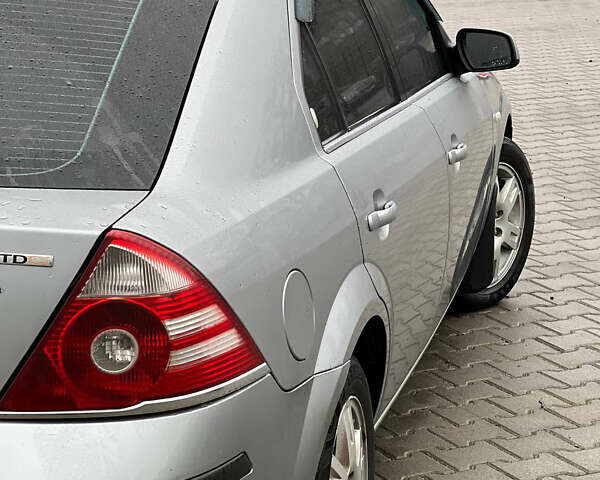 Серый Форд Мондео, объемом двигателя 2 л и пробегом 251 тыс. км за 4850 $, фото 6 на Automoto.ua