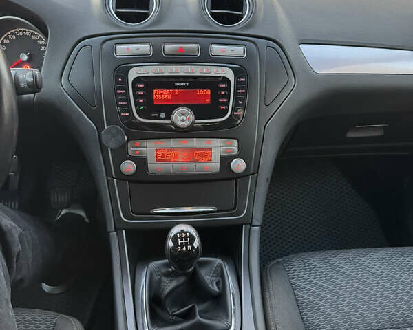 Серый Форд Мондео, объемом двигателя 1.6 л и пробегом 269 тыс. км за 5499 $, фото 35 на Automoto.ua