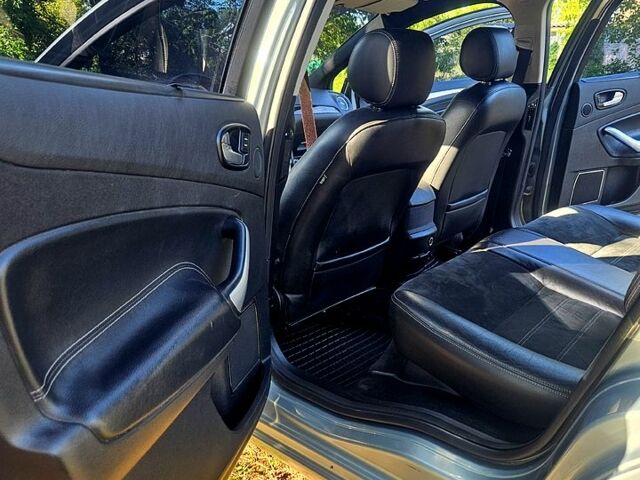 Серый Форд Мондео, объемом двигателя 1.8 л и пробегом 330 тыс. км за 6000 $, фото 11 на Automoto.ua