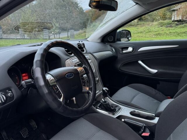 Сірий Форд Мондео, об'ємом двигуна 1.8 л та пробігом 273 тис. км за 6500 $, фото 4 на Automoto.ua