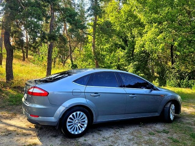 Серый Форд Мондео, объемом двигателя 1.8 л и пробегом 330 тыс. км за 6000 $, фото 4 на Automoto.ua