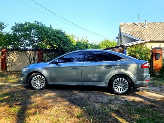 Серый Форд Мондео, объемом двигателя 1.8 л и пробегом 330 тыс. км за 6000 $, фото 7 на Automoto.ua