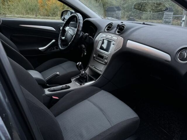 Сірий Форд Мондео, об'ємом двигуна 1.8 л та пробігом 273 тис. км за 6500 $, фото 3 на Automoto.ua