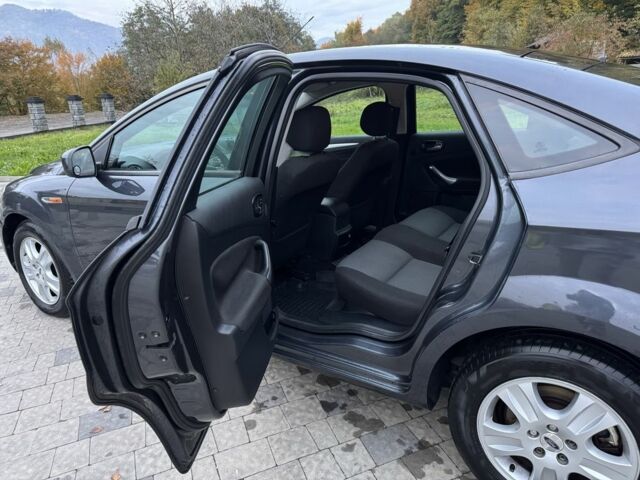 Сірий Форд Мондео, об'ємом двигуна 1.8 л та пробігом 273 тис. км за 6500 $, фото 2 на Automoto.ua