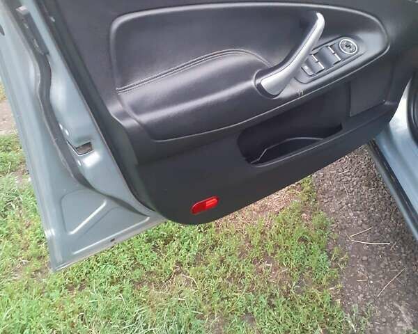 Сірий Форд Мондео, об'ємом двигуна 1.8 л та пробігом 235 тис. км за 6500 $, фото 9 на Automoto.ua