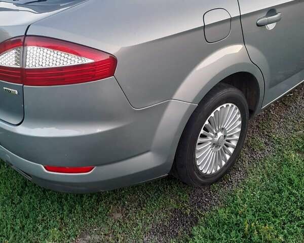 Сірий Форд Мондео, об'ємом двигуна 1.8 л та пробігом 235 тис. км за 6500 $, фото 15 на Automoto.ua