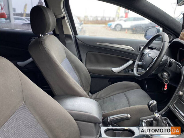 Серый Форд Мондео, объемом двигателя 2 л и пробегом 308 тыс. км за 6700 $, фото 16 на Automoto.ua