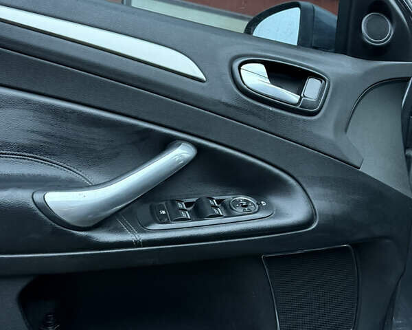 Серый Форд Мондео, объемом двигателя 2 л и пробегом 341 тыс. км за 6100 $, фото 17 на Automoto.ua