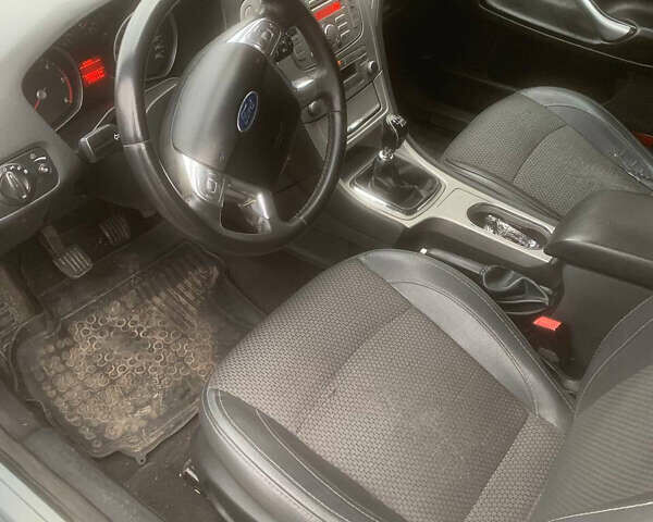 Сірий Форд Мондео, об'ємом двигуна 1.75 л та пробігом 390 тис. км за 5800 $, фото 6 на Automoto.ua