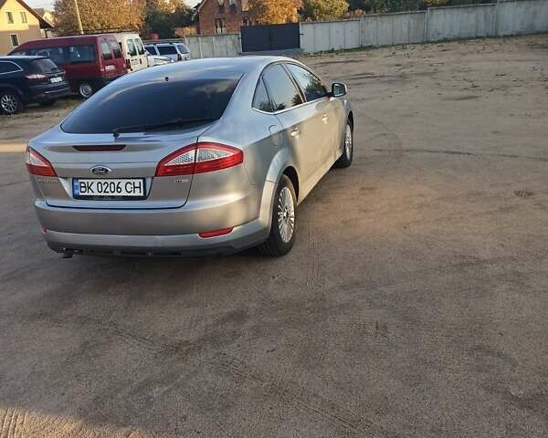 Сірий Форд Мондео, об'ємом двигуна 2 л та пробігом 240 тис. км за 5700 $, фото 4 на Automoto.ua