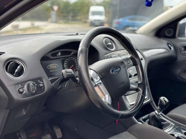 Серый Форд Мондео, объемом двигателя 2 л и пробегом 325 тыс. км за 6590 $, фото 17 на Automoto.ua